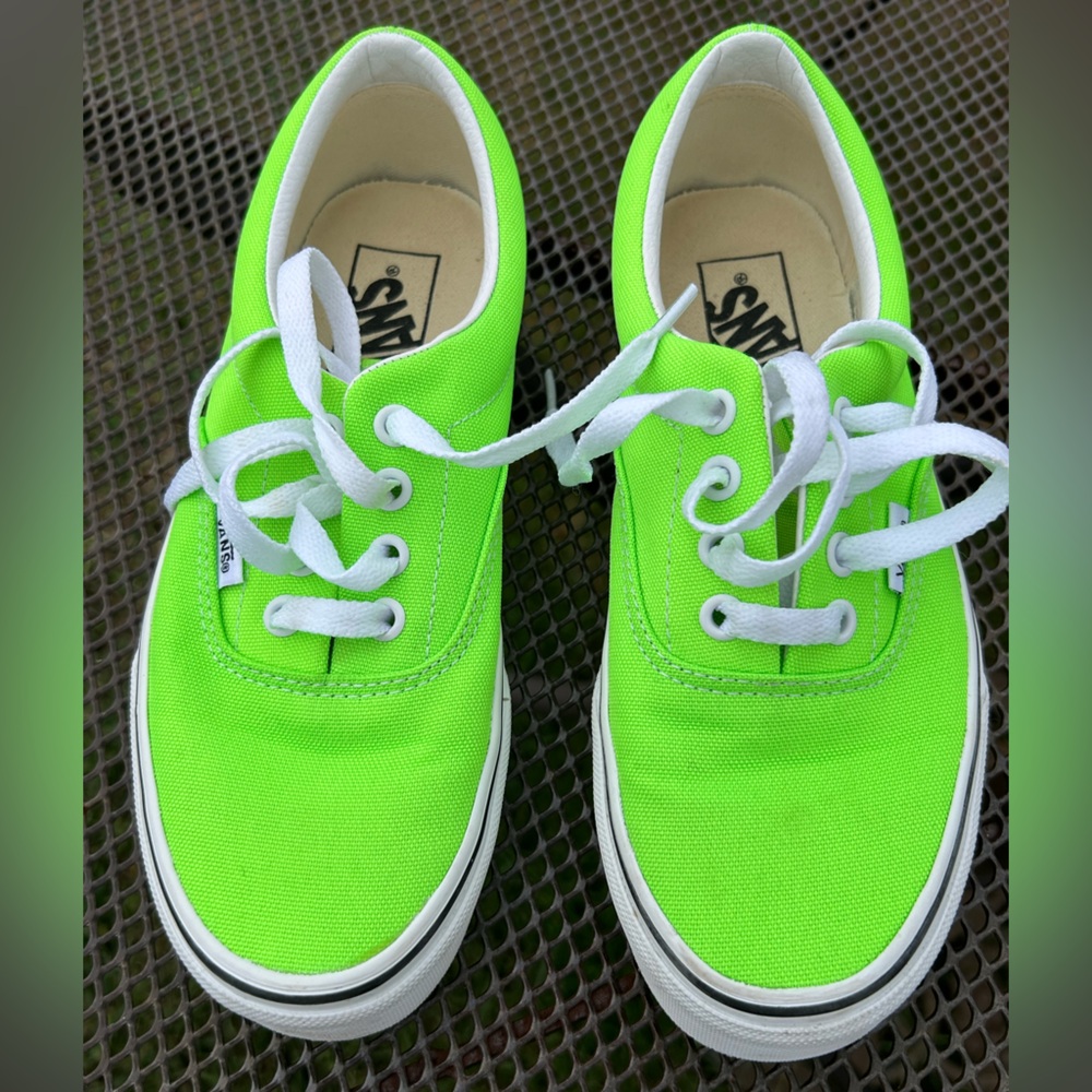Vans Era “Neon Green - Gecko” EUC - US women size 5.5 - men 4.0